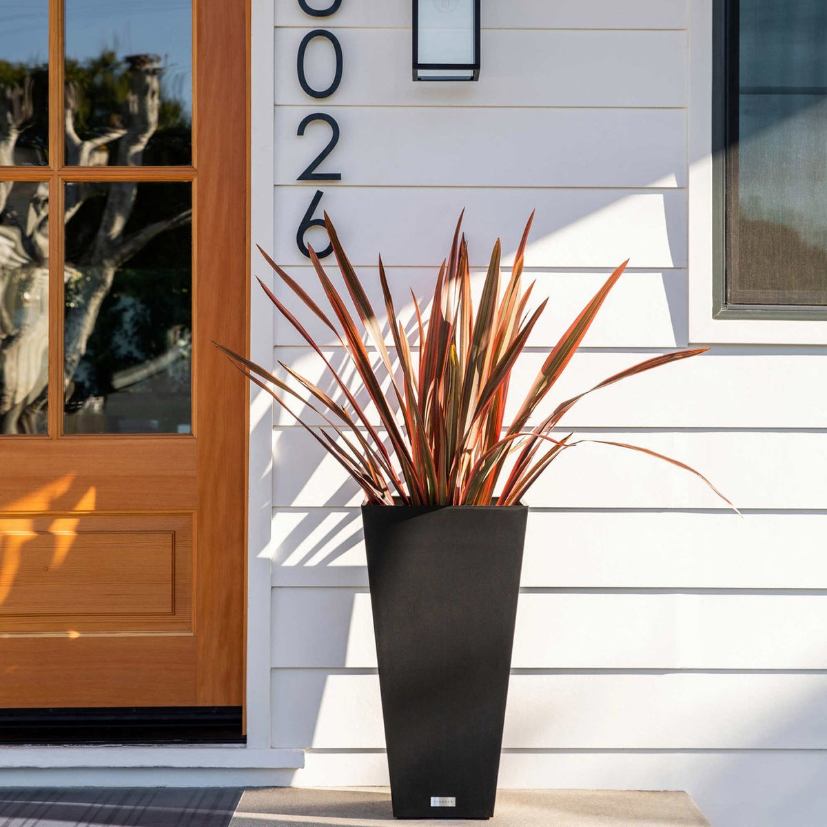 Veradek Midland Tall Planter 30"